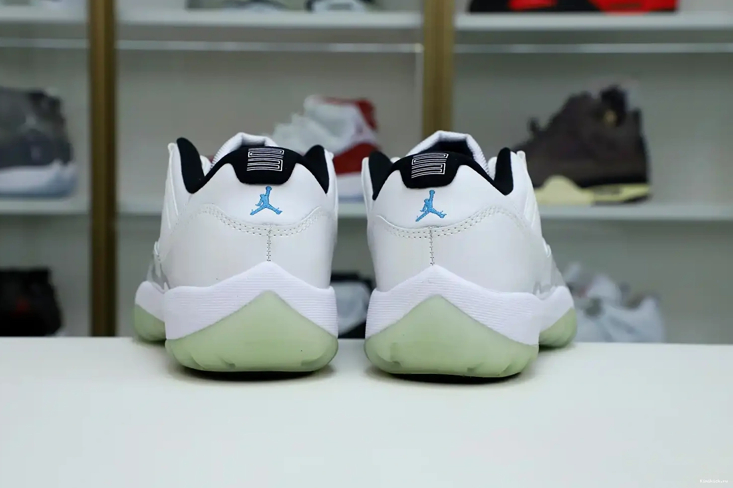 JORDAN Kimikick LOW BLUE AIR LEGEND RETRO 11 0428